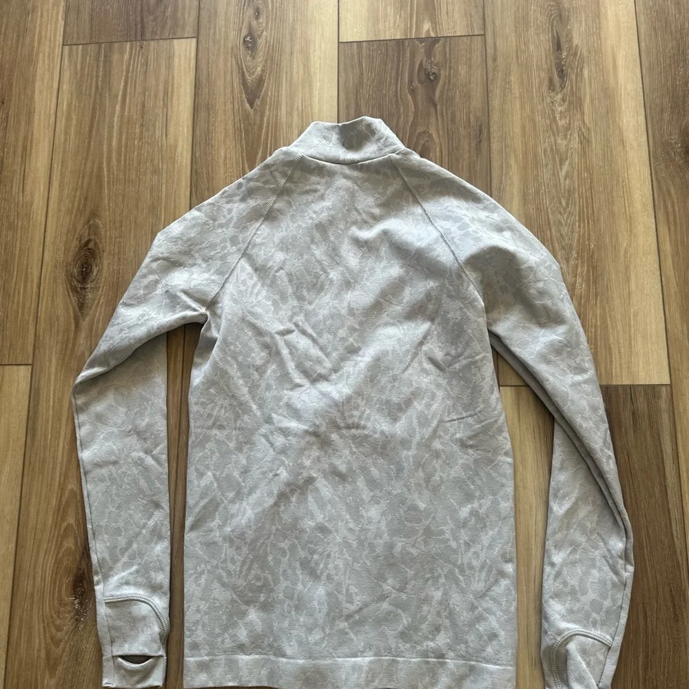 Gymshark womens Gray Zip Up athletic Sweater size small